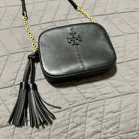 Tory Burch Handbags - Tory Burch Black McGraw Crossbody Bag with Gold Chain